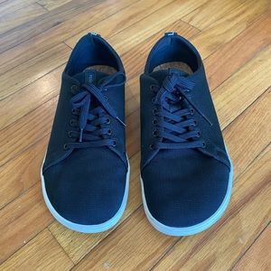 Like new Feelgrounds original knit. M9, W11 black shoes!